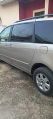 A picture of Toyota sienna 2005