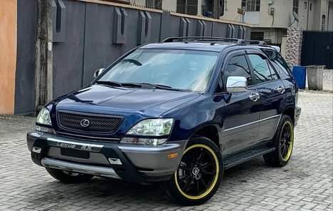 A picture of URGENT BUYERS ONLY CALL mr Anthony 09063948959 CLEAN Lexus Rx300