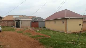A picture of 17m plot 20by40ft at kibiri jst 300meters from busabala road