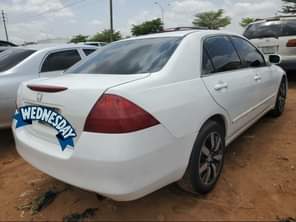 A picture of Extremely super sharp 07 Honda Accord DC complete buy and