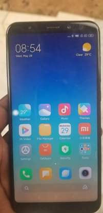 A picture of Redmi 5 plus