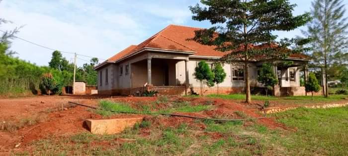 A picture of Gayaza Dundu Country Home for sale at 400m in Dundu
