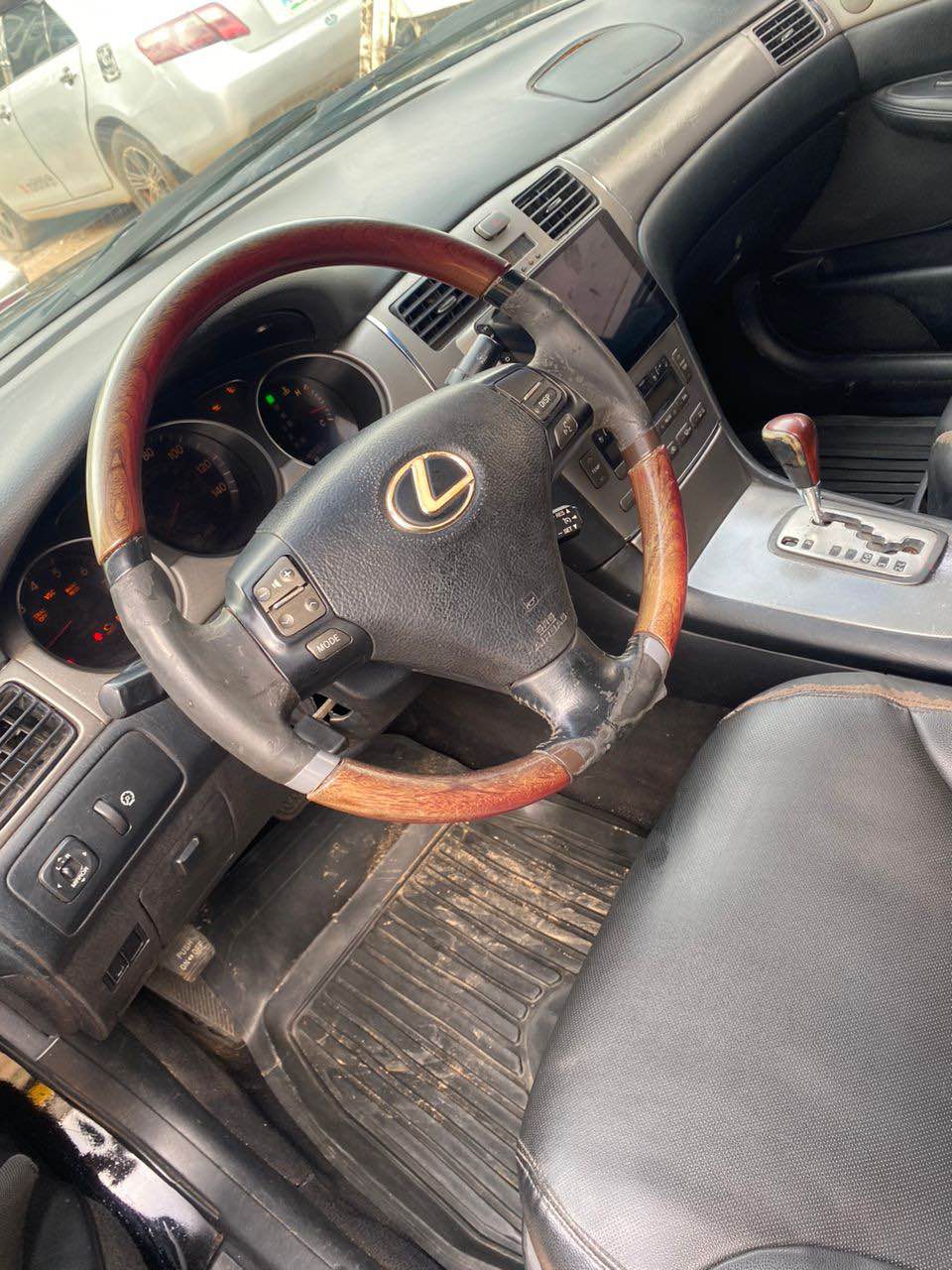 A picture of Lexus es 330 model 05 Engine ok Gear ok Ac