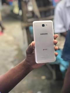 A picture of samsung j7 prime 2