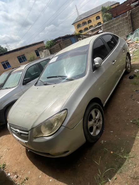 A picture of Hyundai Elantra 010