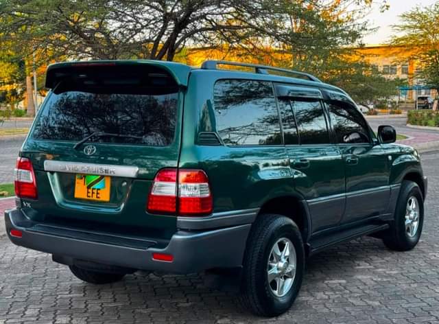 A picture of TOYOTA LAND CRUISER VX