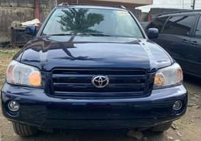 A picture of TOKUNBO Toyota Highlander YEAR MODEL 2005 TRANSMISSION Automatic CONDITION Buy
