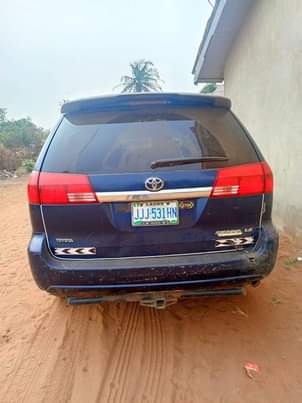 A picture of 2004 Toyota Sienna