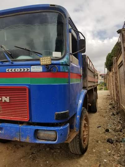 A picture of Nigeria Used Mandiesel six tyre truck in good condition. Owner