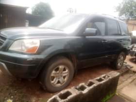 A picture of Honda Pilot 03 04 first body neat interior sound engine