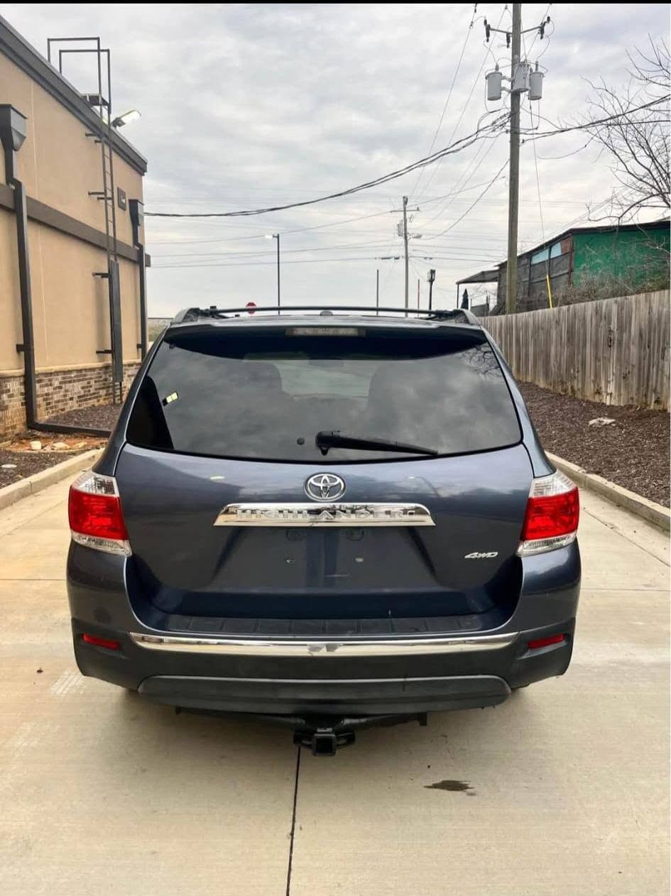 A picture of Kelly Automobiles FOREIGN USED TOYOTA HIGHLANDER YEARS 2013 PRICE 18