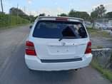 A picture of 2005 TOYOTA Kluger White