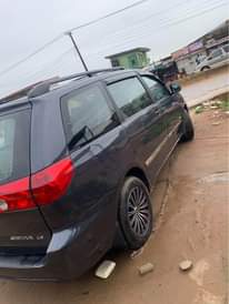 A picture of Registered 2006 Toyota Sienna used like new absolutely perfectly nothing