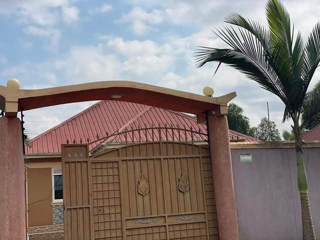 A picture of House for sale in Mukono Namayiba town along mukono katosi