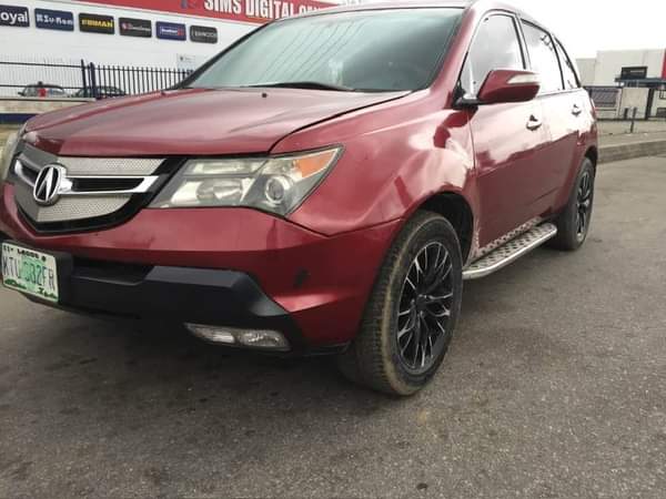 A picture of Clean Acura MDX nothing to fix price 4m last Contact