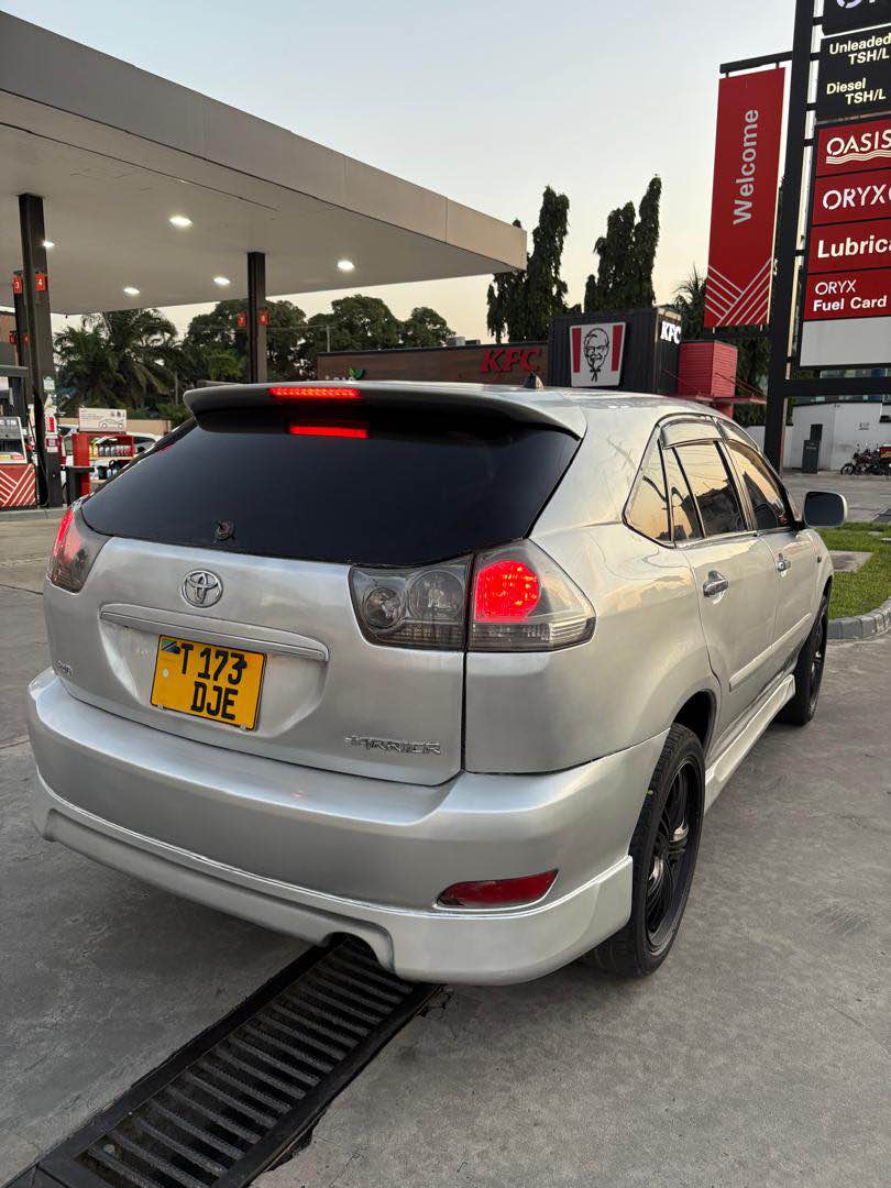 A picture of TOYOTA HARRIER