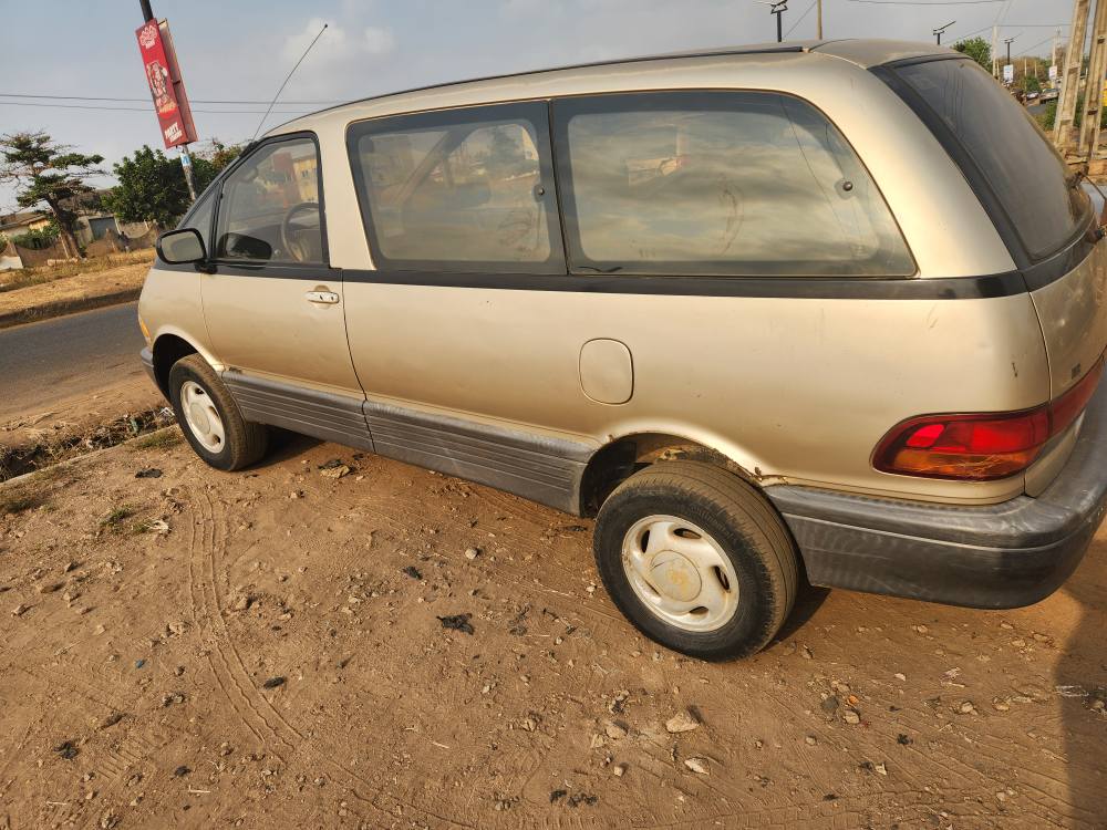 A picture of Toyota previa firstbody automatic in ilorin