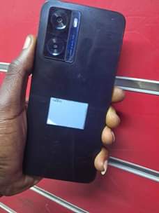 A picture of OPPO A77 STOREGE 128 BEI NI 160000 AINA KIPENGERE CHOCHOT