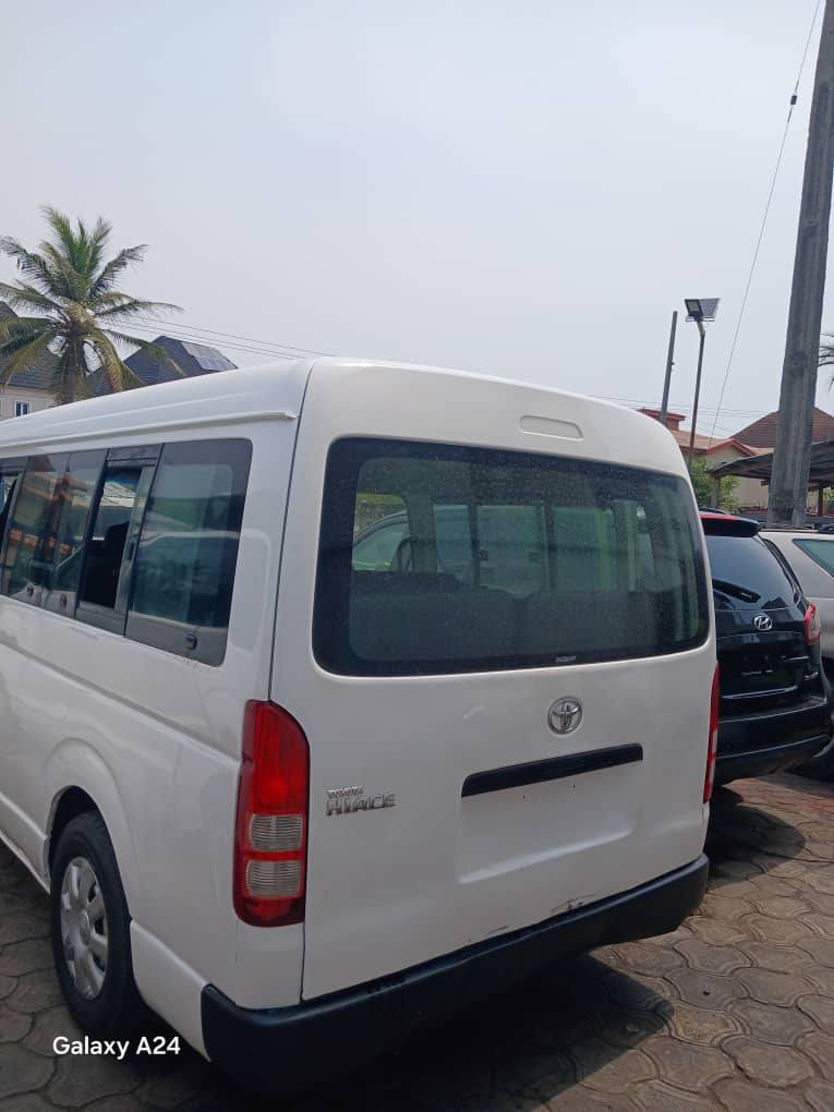 A picture of Registered 015 Toyota Hiace Bus Manual drive petrol Engine price