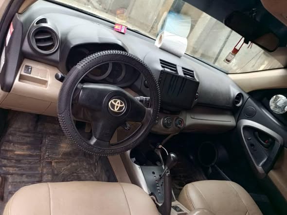 A picture of SUPER SHARP 2008 TOYOTA RAV4