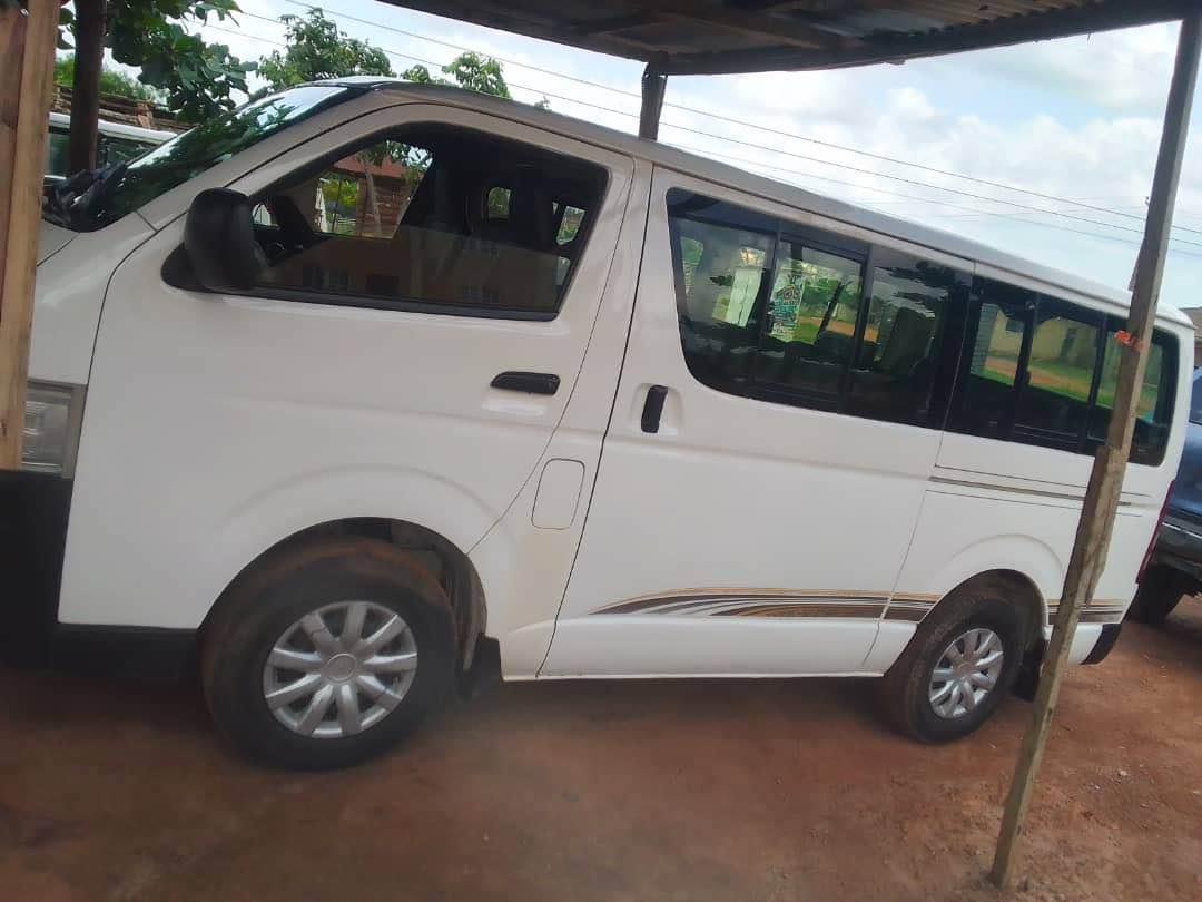 A picture of Very clean hummer bus bought from company