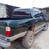 A picture of 2002 TOYOTA Hilux Green