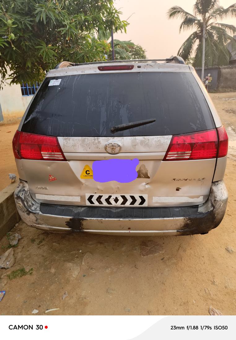 A picture of 2005 Toyota Sienna