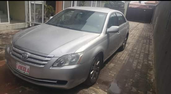 A picture of Pure First body Toyota Avalon 2007 with a very sound