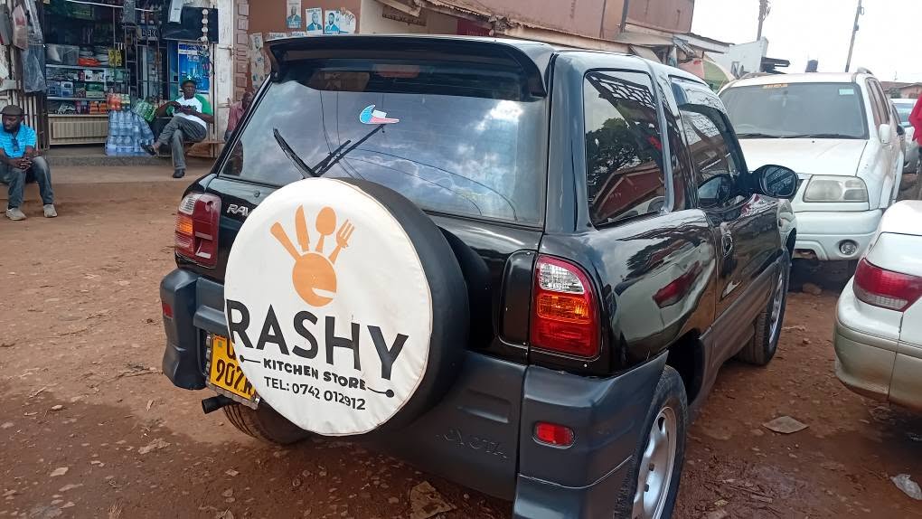 A picture of Rav4 short