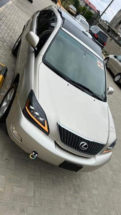 A picture of Rx330 2005 model foreign used 13 5m