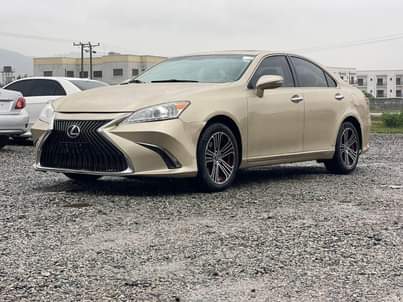A picture of super sharp ES 350 Lexus 2007 fully upgraded to 2018