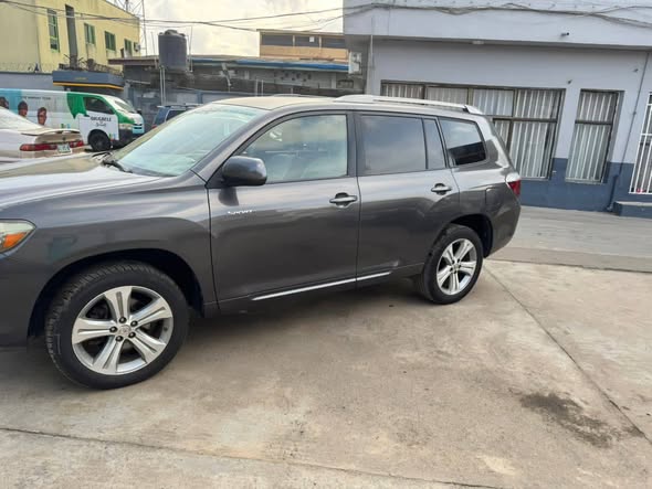 A picture of Hot deal Toyota Highlander 08