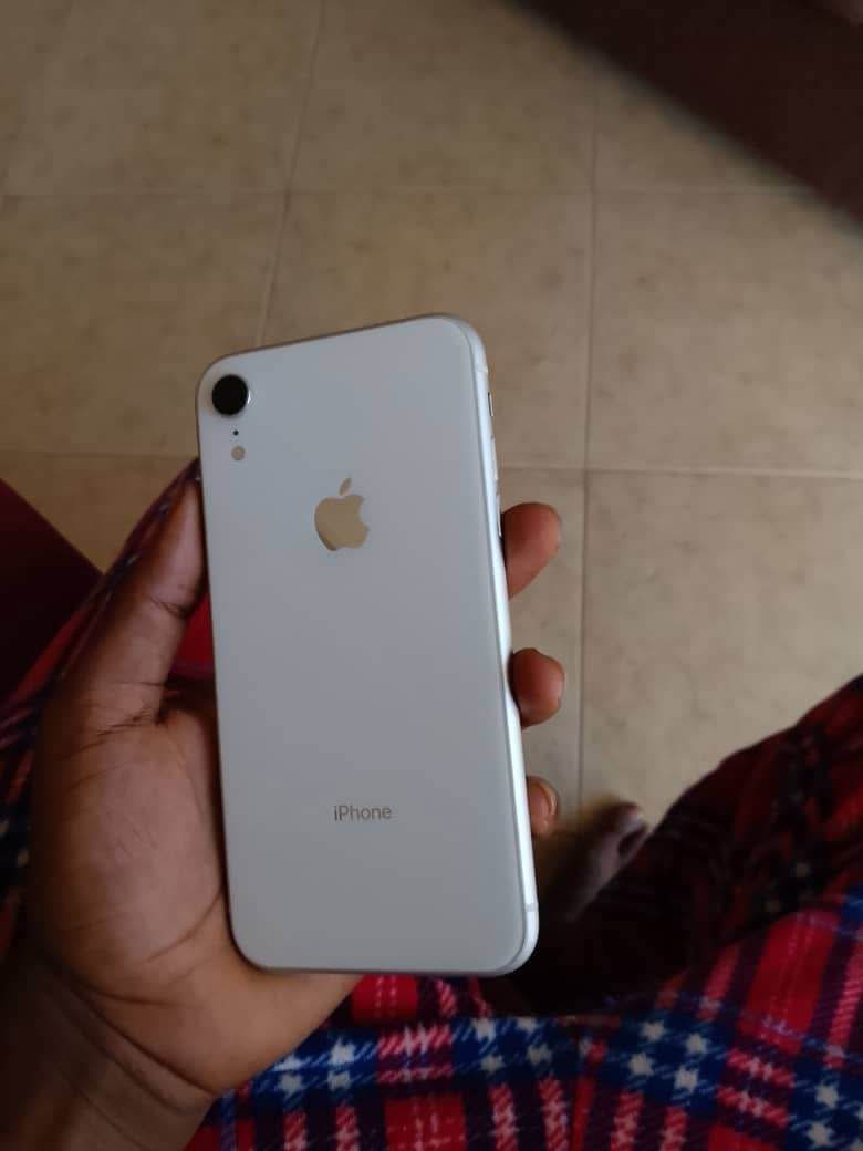 A picture of IPHONE XR