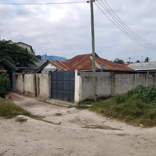 A picture of NYUMBA INAUZWA MBEZI BEACH RAINBOW 