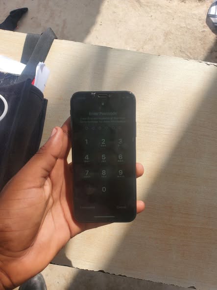 A picture of Iphone x plain