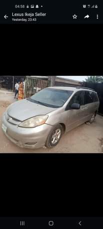 A picture of Toyota siena 06