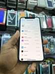 A picture of iPhone X 64gbs 650 000