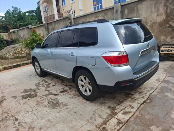 A picture of Nigeria used Toyota Highland 2011