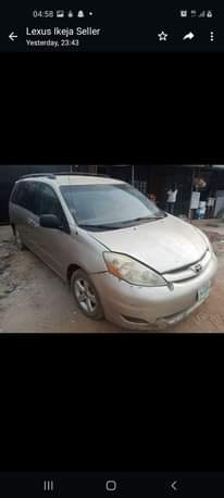 A picture of Toyota siena 06