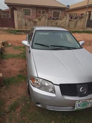 A picture of Nissan Sentra very clean and neat automatic with A c