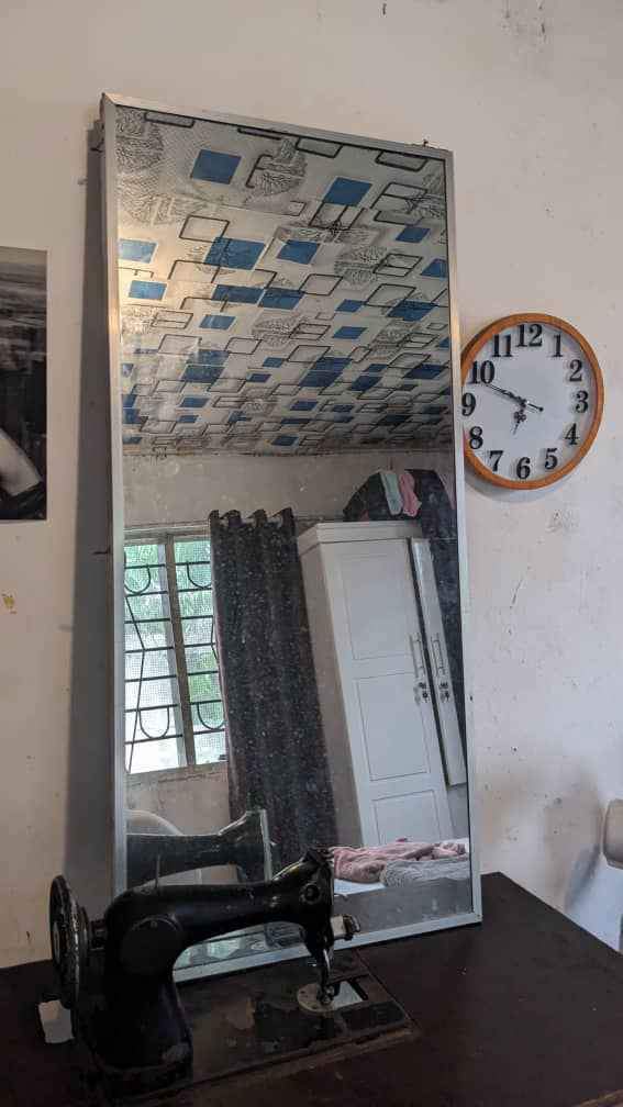 A picture of Njoo na 150k ubebe cherehani Kiti cha saloon elfu 60k