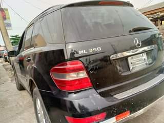 A picture of Mercedes ML350 06