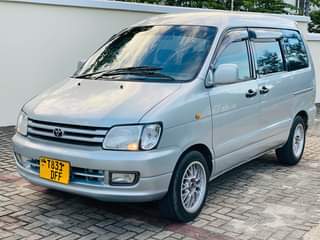 A picture of TOYOTA NOAH SR40