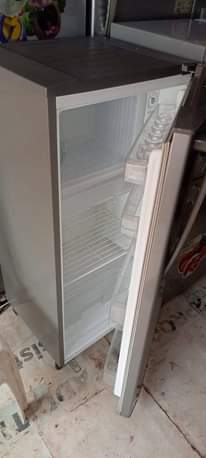 A picture of LG 195L single door fridge