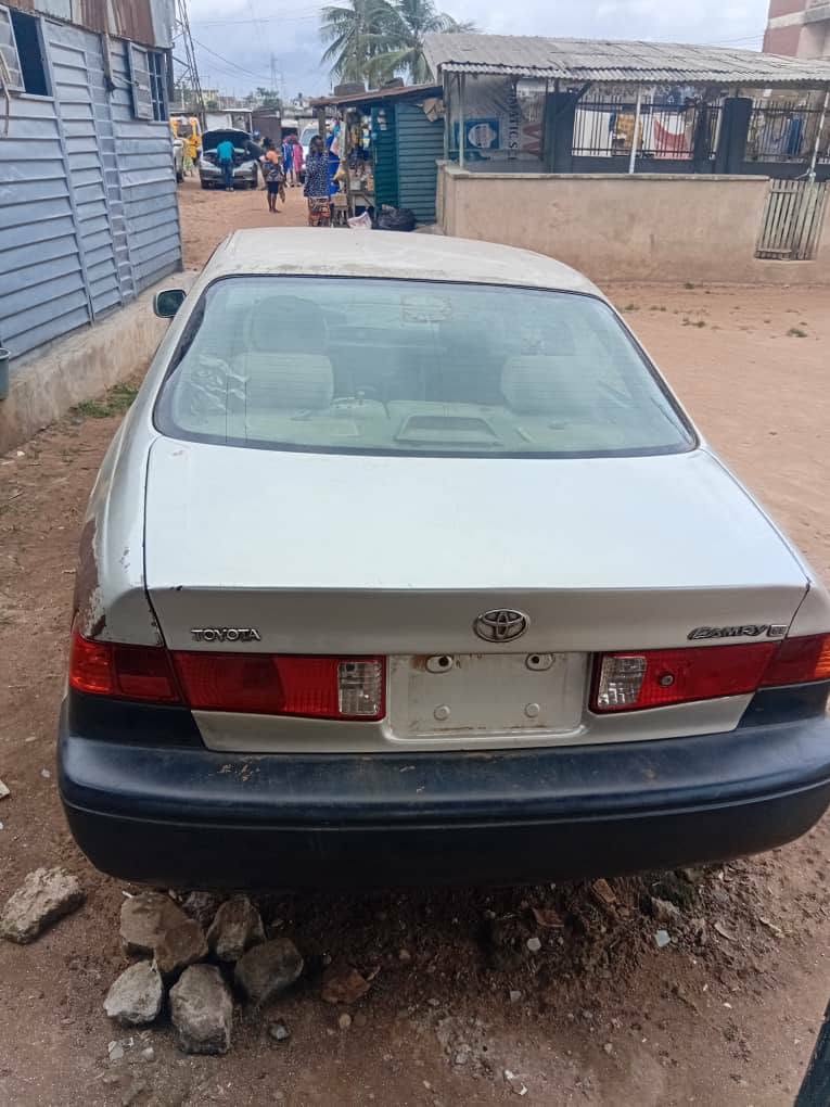 A picture of Toyota Camry droplight pure first body