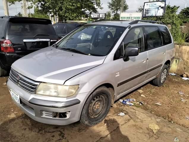 A picture of Mitsubishi Space Wagon 2002 Model