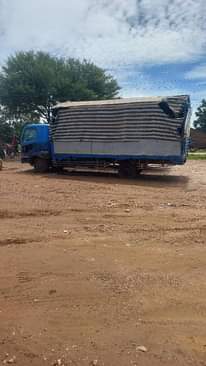 A picture of Milioni 13 shinyanga engne 17 inawaka inatembea changamoto matairi na