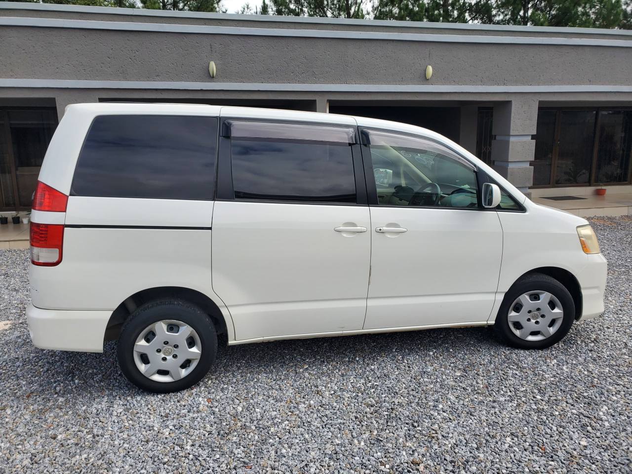 used toyota noah