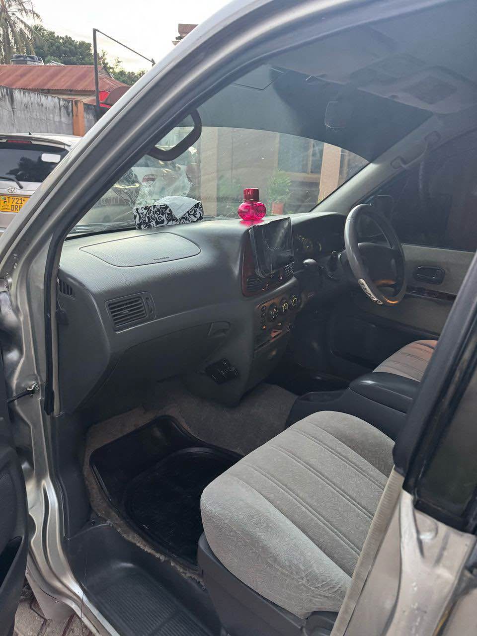 A picture of TOYOTA NOAH SR 40 0789212701