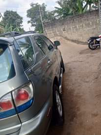 A picture of Rx 300 lexus